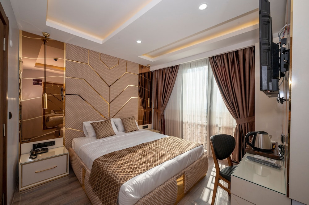 Luxury Airport Hotel 26/48