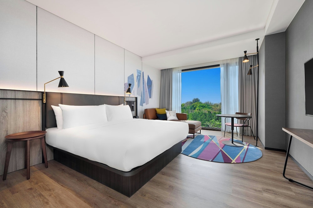 Aloft, King Bed, Garden View