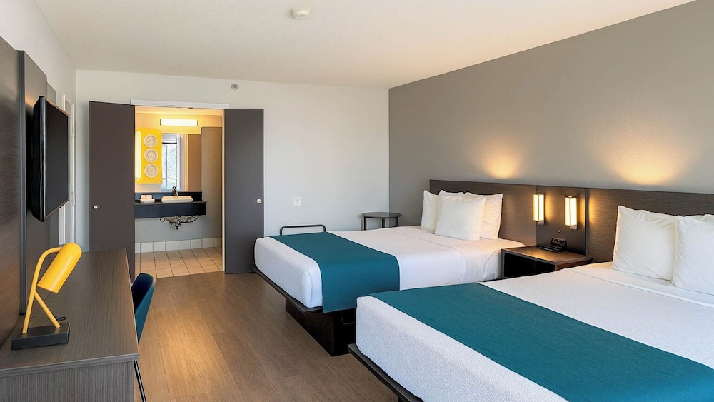Motel6 Anaheim, CA - Maingate 25/58