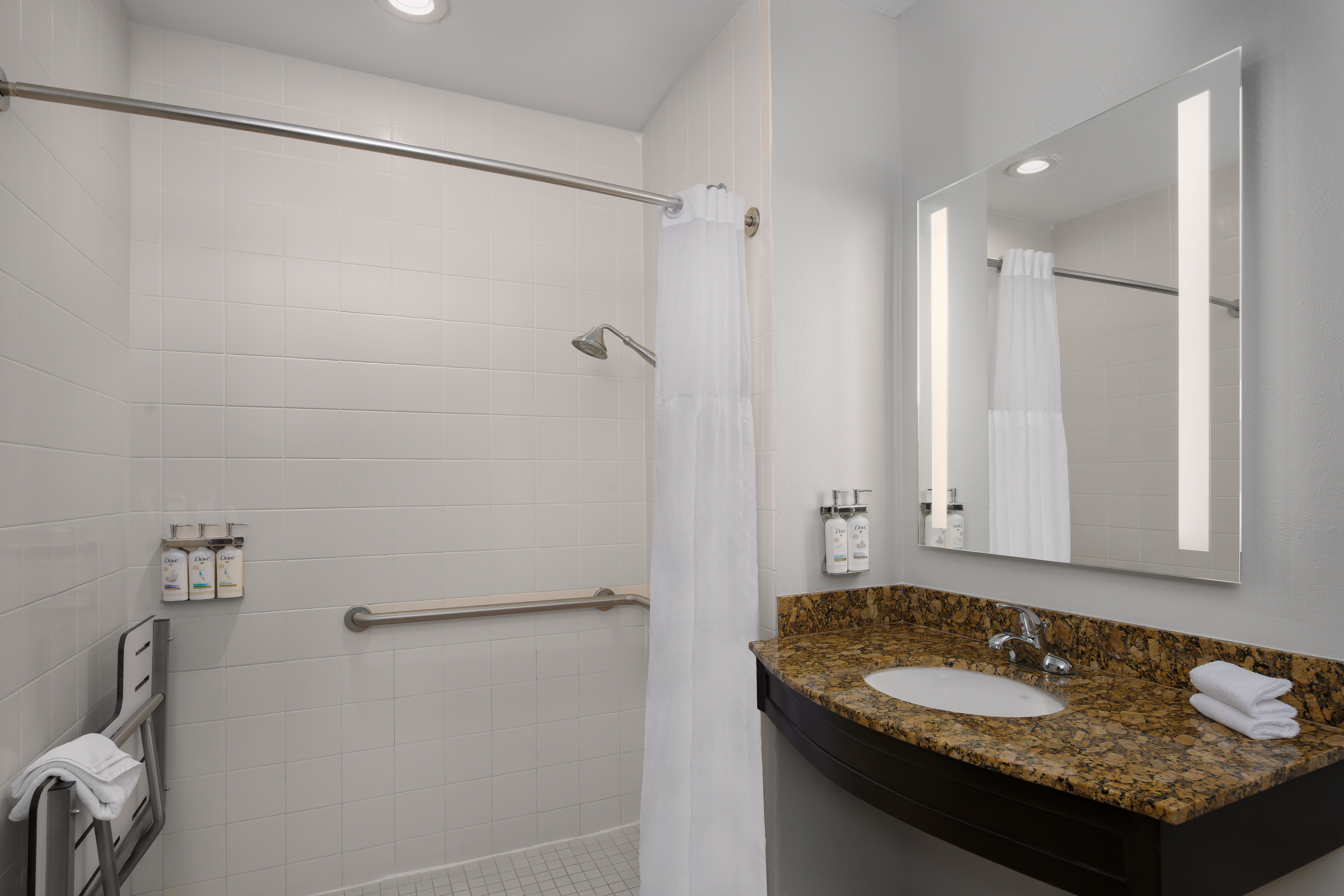Holiday Inn Express and Suites Kendall 76/77