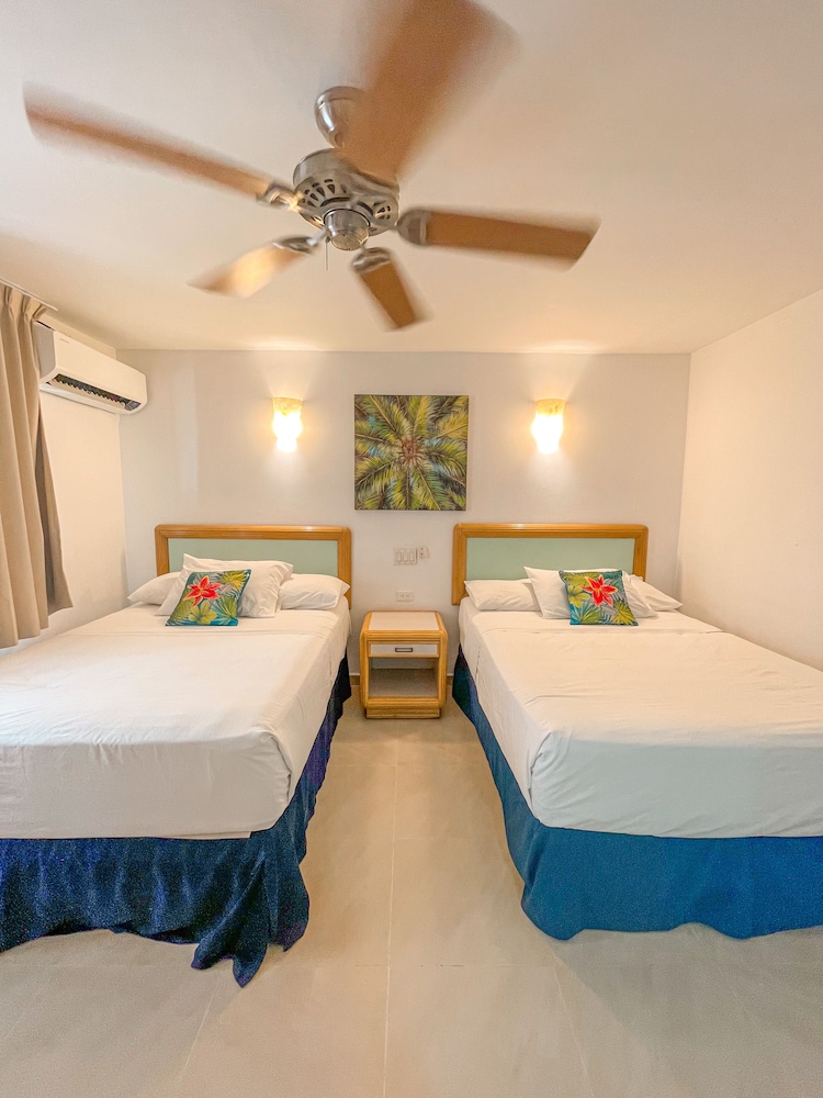 Hotel Cocoplum Beach 33/73