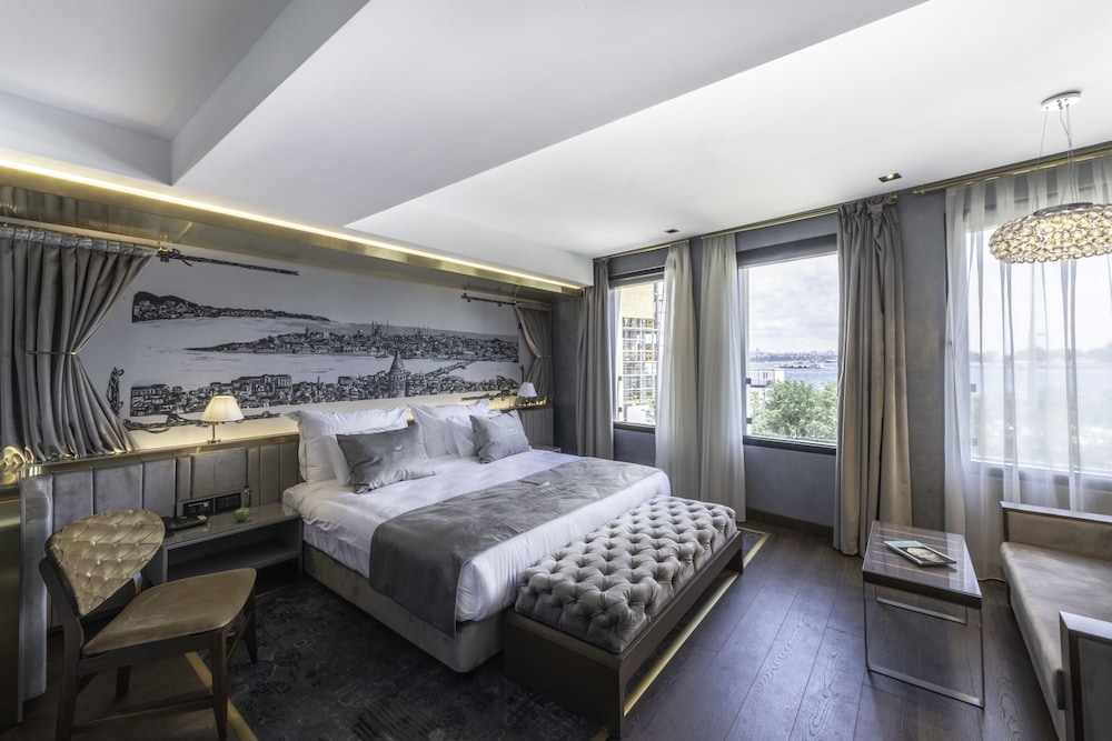 EXECUTIVE, SUITE, SEA VIEW