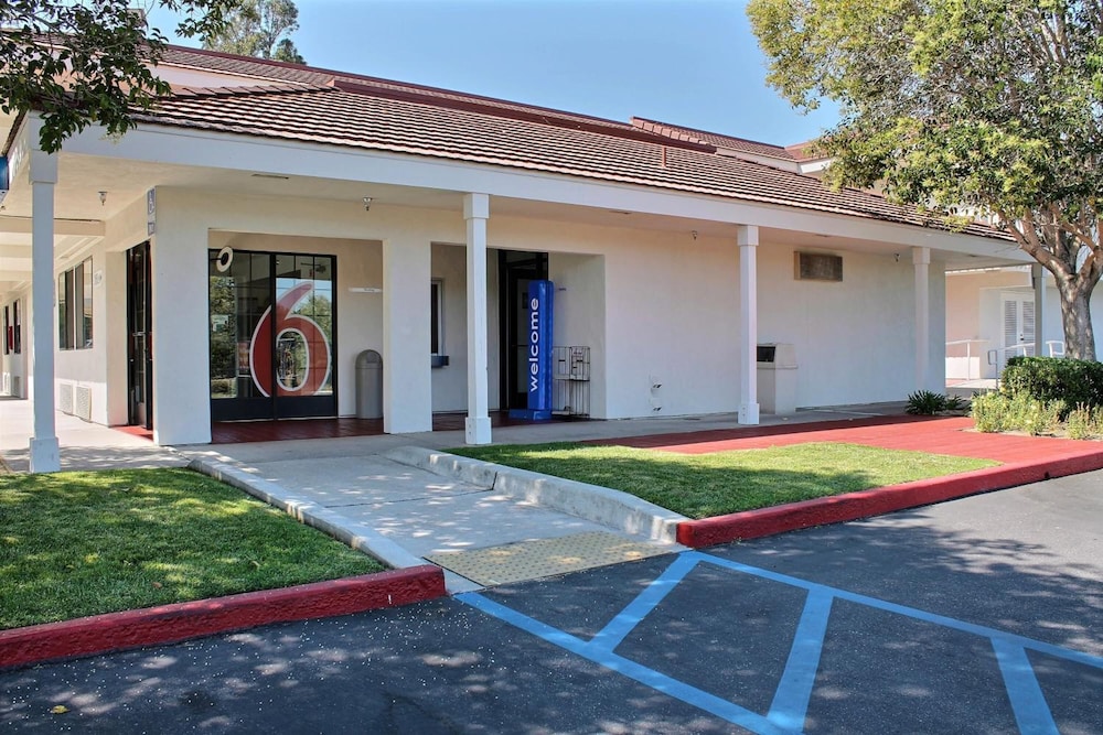 Motel6 San Luis Obispo, CA - South 46/51