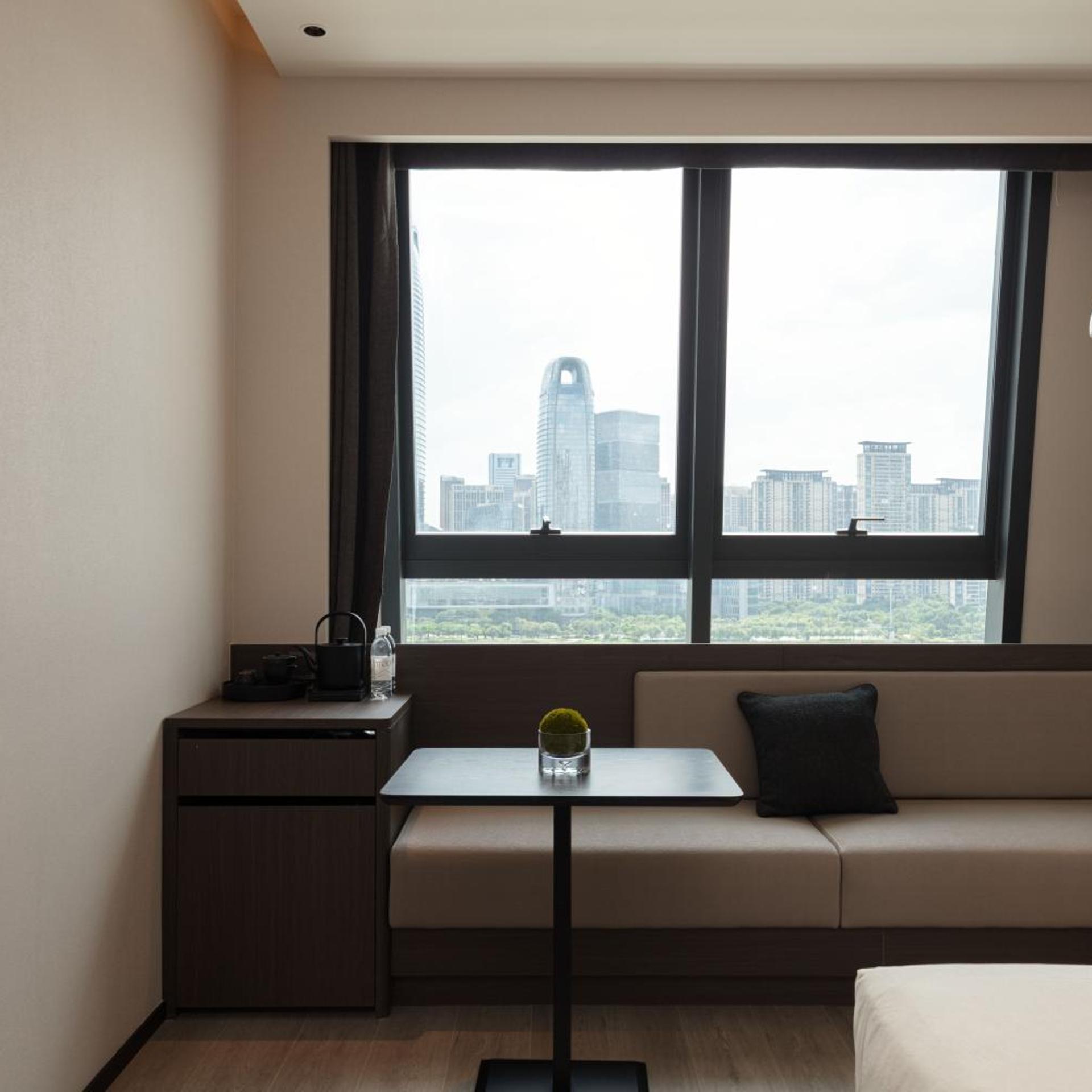 Guangzhou International Financial City Linjiang Avenue Atour Hotel 33/50