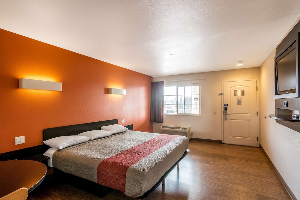 Motel6 Bell Gardens, CA - Los Angeles 22/38