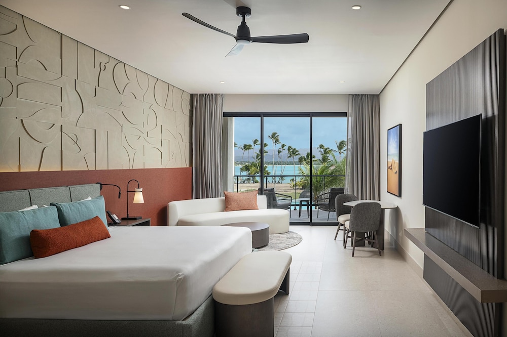 1 Bedroom, Azure, Club, Suite, King Bed, Ocean View