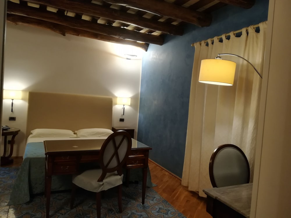 Hotel Carmine 40/52