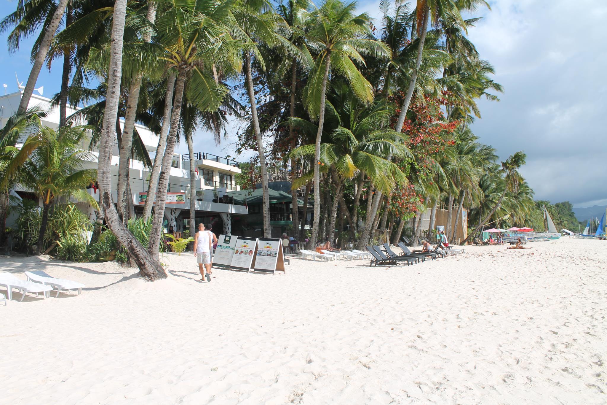 Oro Beach Resort 49/50
