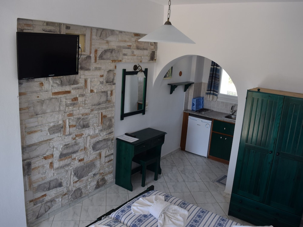Stella Naxos Island 33/50