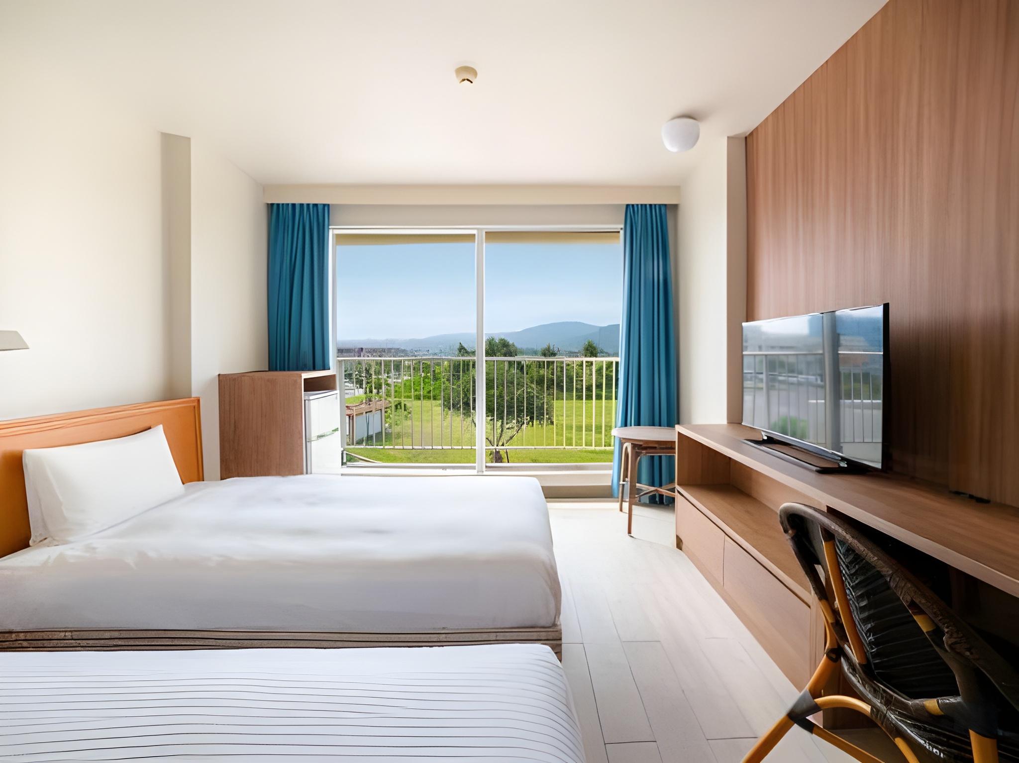 Room, Twin Beds, Island View