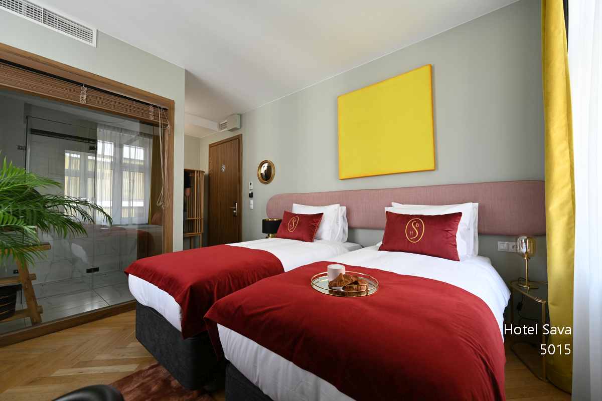 Classic, Twin Beds, City Side