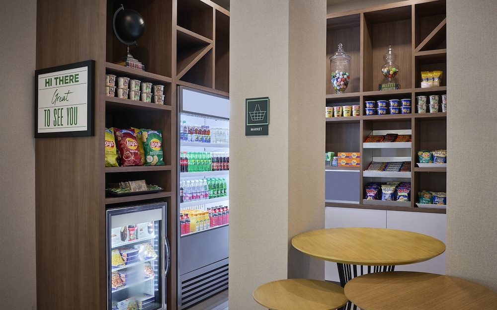 Holiday Inn Hotel Suites Oakville Bronte 57/78
