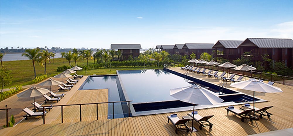 Duyong Marina and Resort 8/25