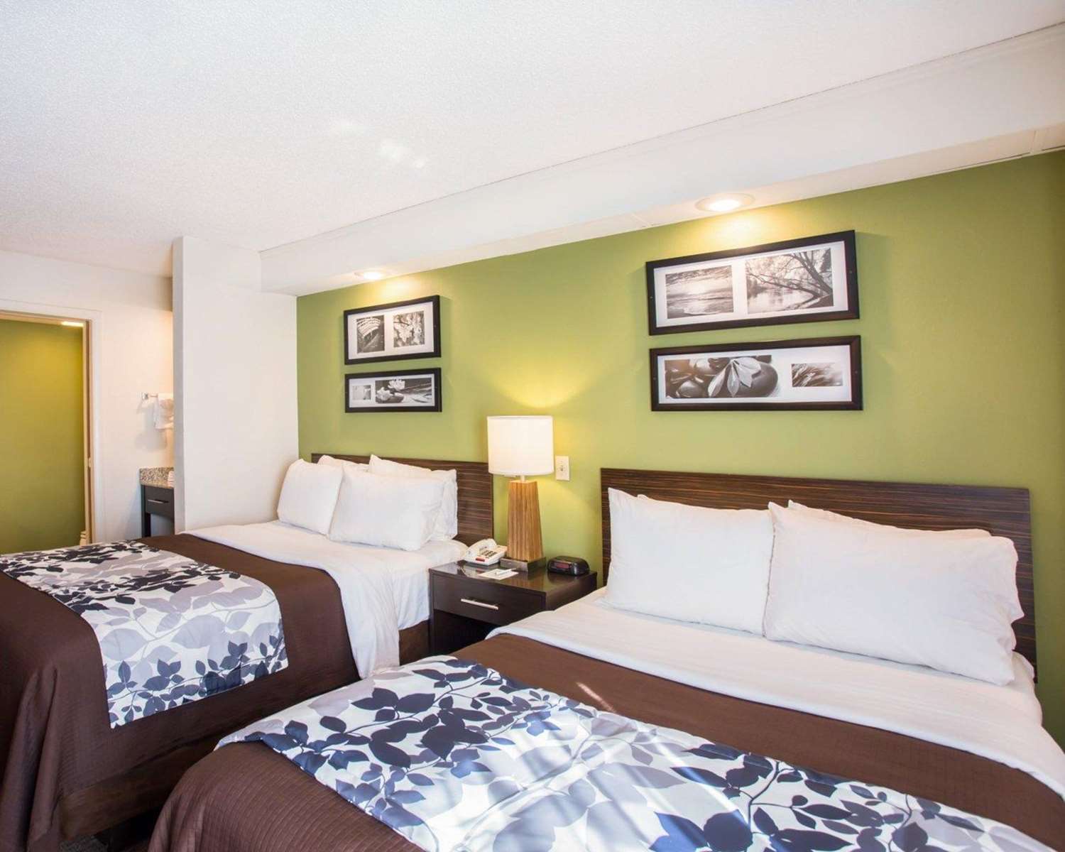 ROOM, 2 DOUBLE BEDS