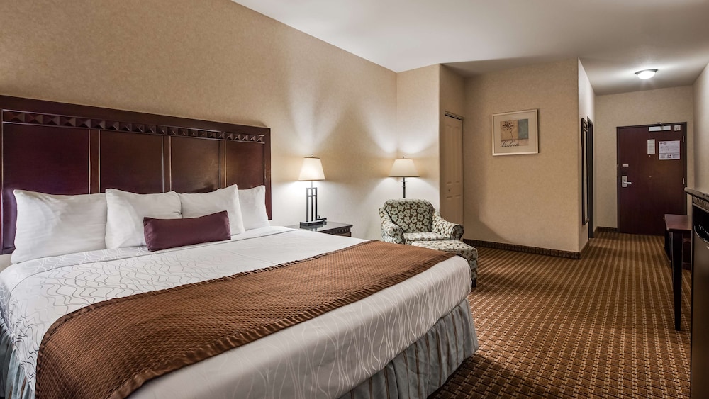 غرفة قياسية بسرير كينج لذوي الإعاقة