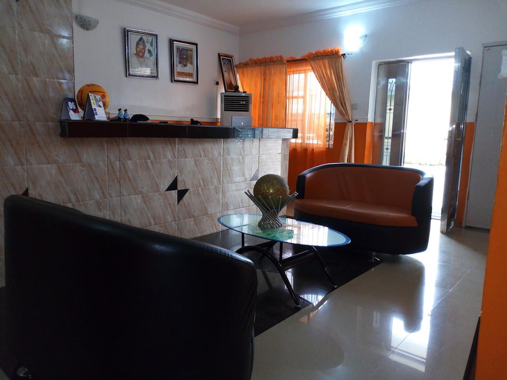 Link Majestic B2 Suites And Hotel 14/19