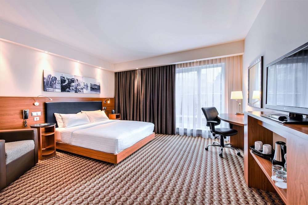 ROOM, QUEEN BED, ACCESSIBLE