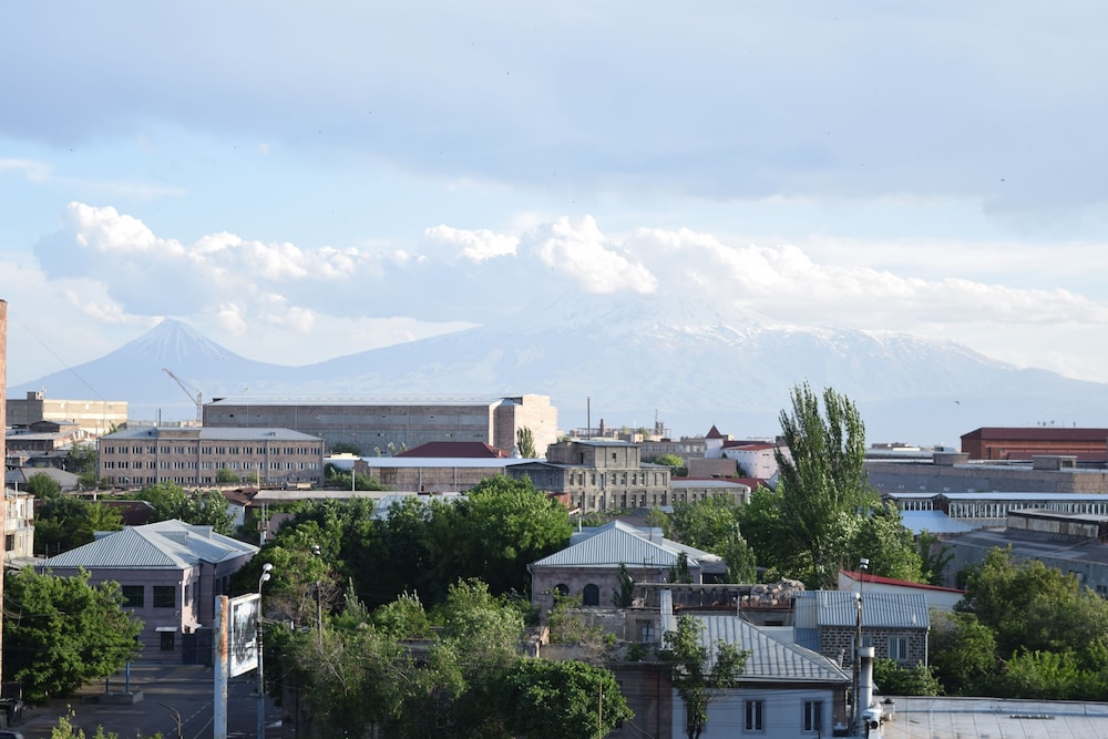Artsakh Hotel 32/37