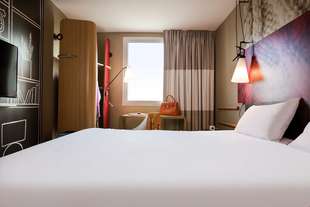 ibis Reading Centre 33/59