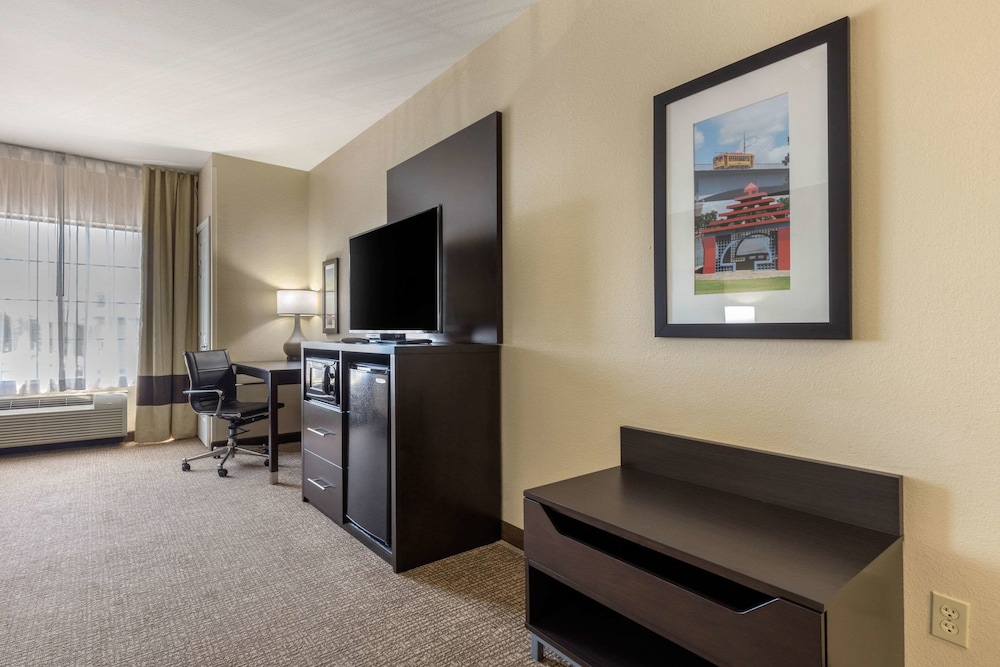Comfort Inn & Suites North Little Rock McCain Mall 29/38