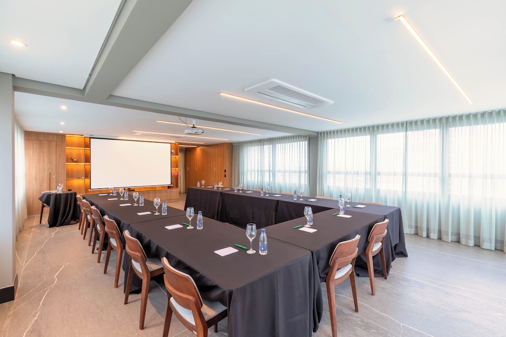 Cozzy Premium Paulista Hotel 64/70