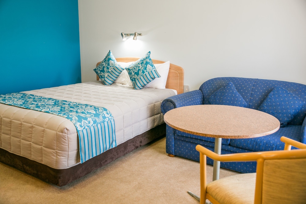 GOSFORD PALMS MOTOR INN 28/62