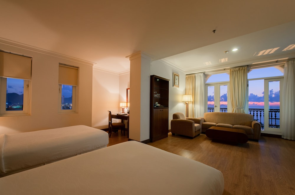 Sunrise Nha Trang Beach Hotel and Spa 24/78
