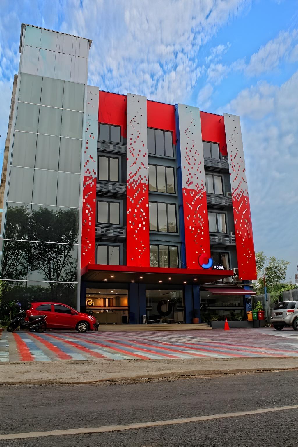 C Hotel Cirebon 1/16