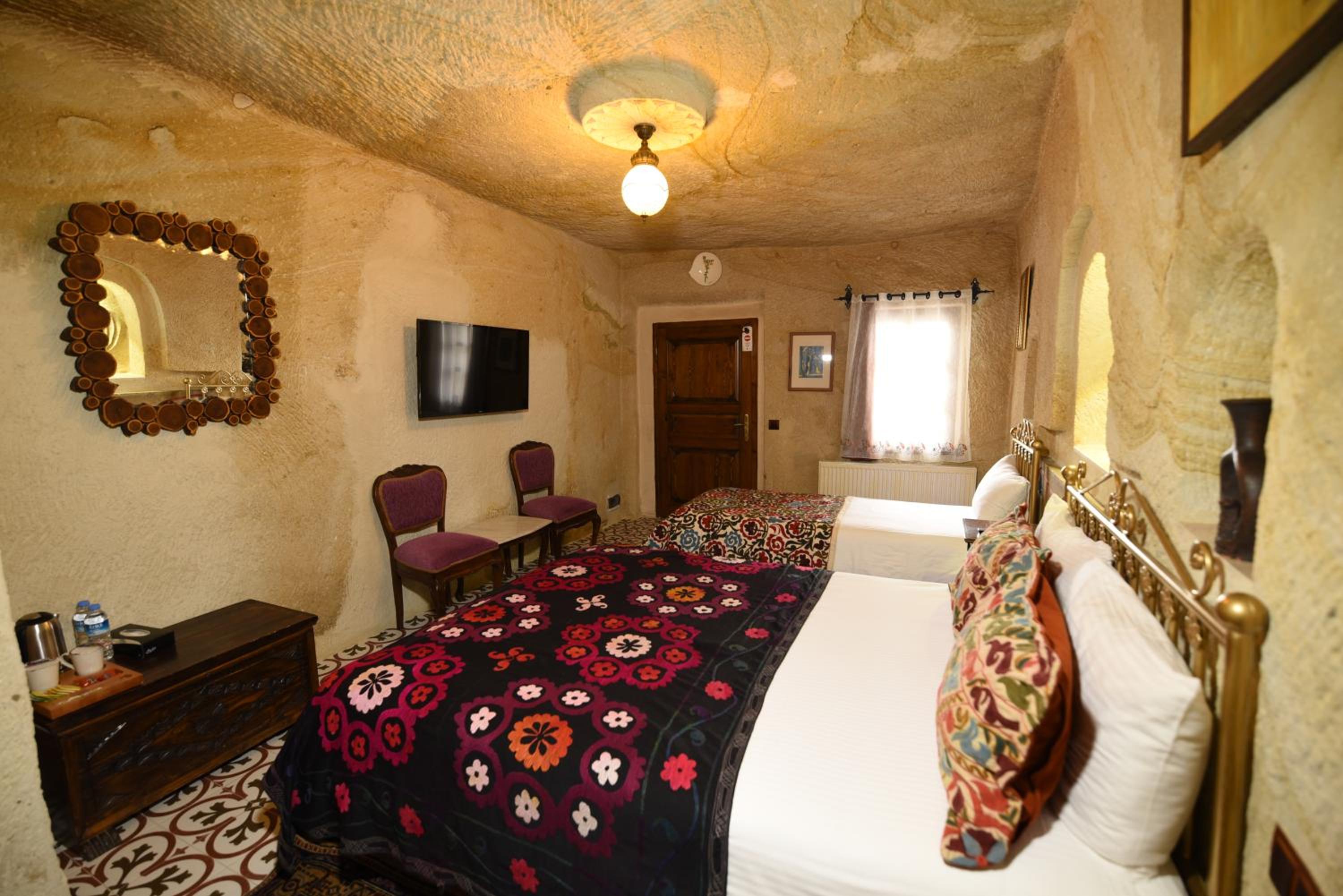 canela cave hotel