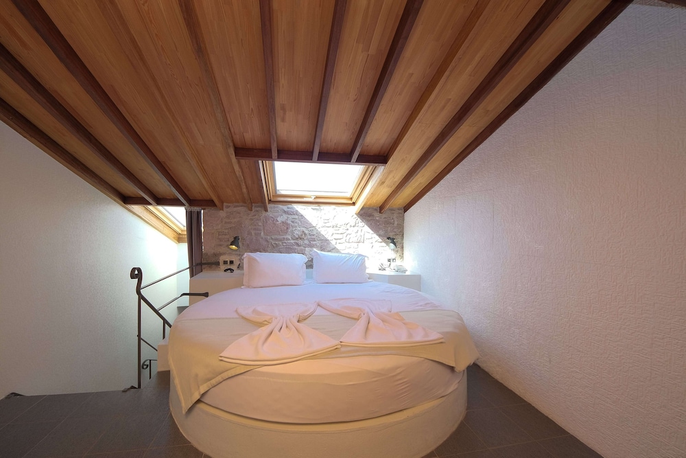 DUPLEX, DELUXE, SEA VIEW, JETTED TUB