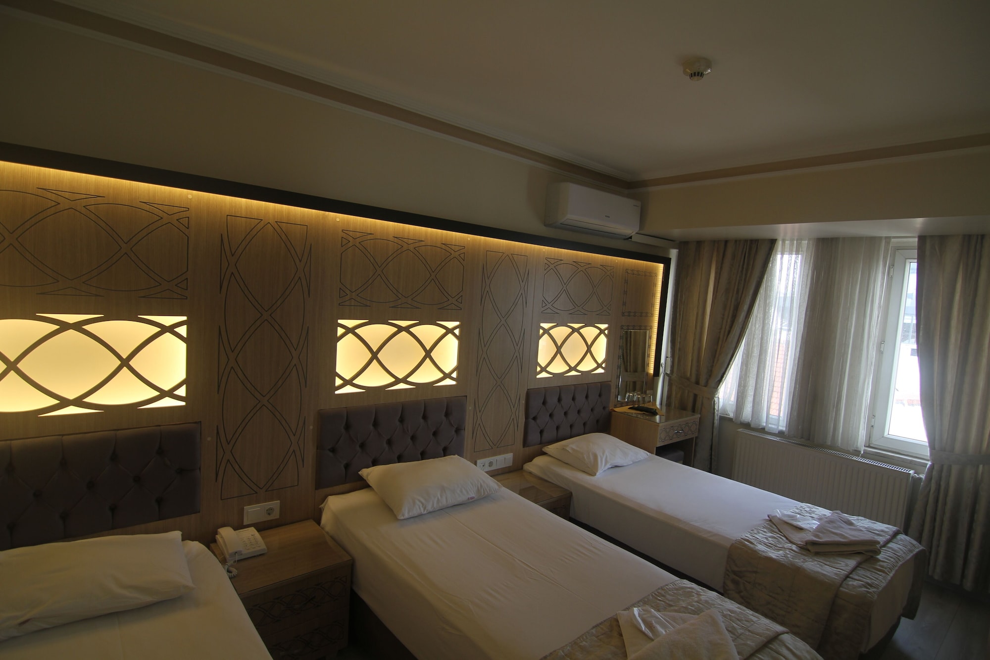 ROOM, TRIPLE