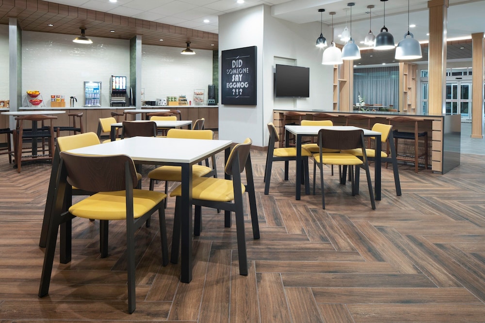 Fairfield Inn & Suites by Marriott Dallas McKinney 13/23