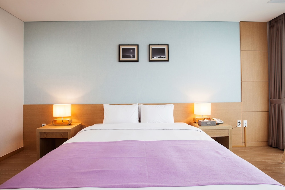 DELUXE, DOUBLE BED, OCEAN VIEW