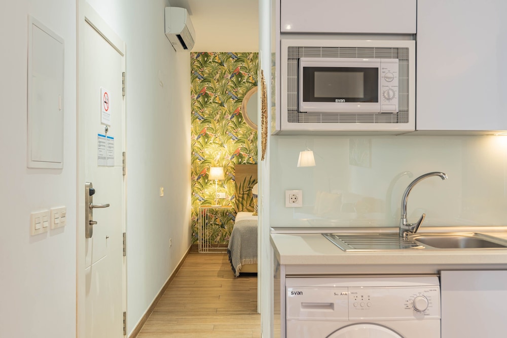 Feelathome Martires Apartments 71/74