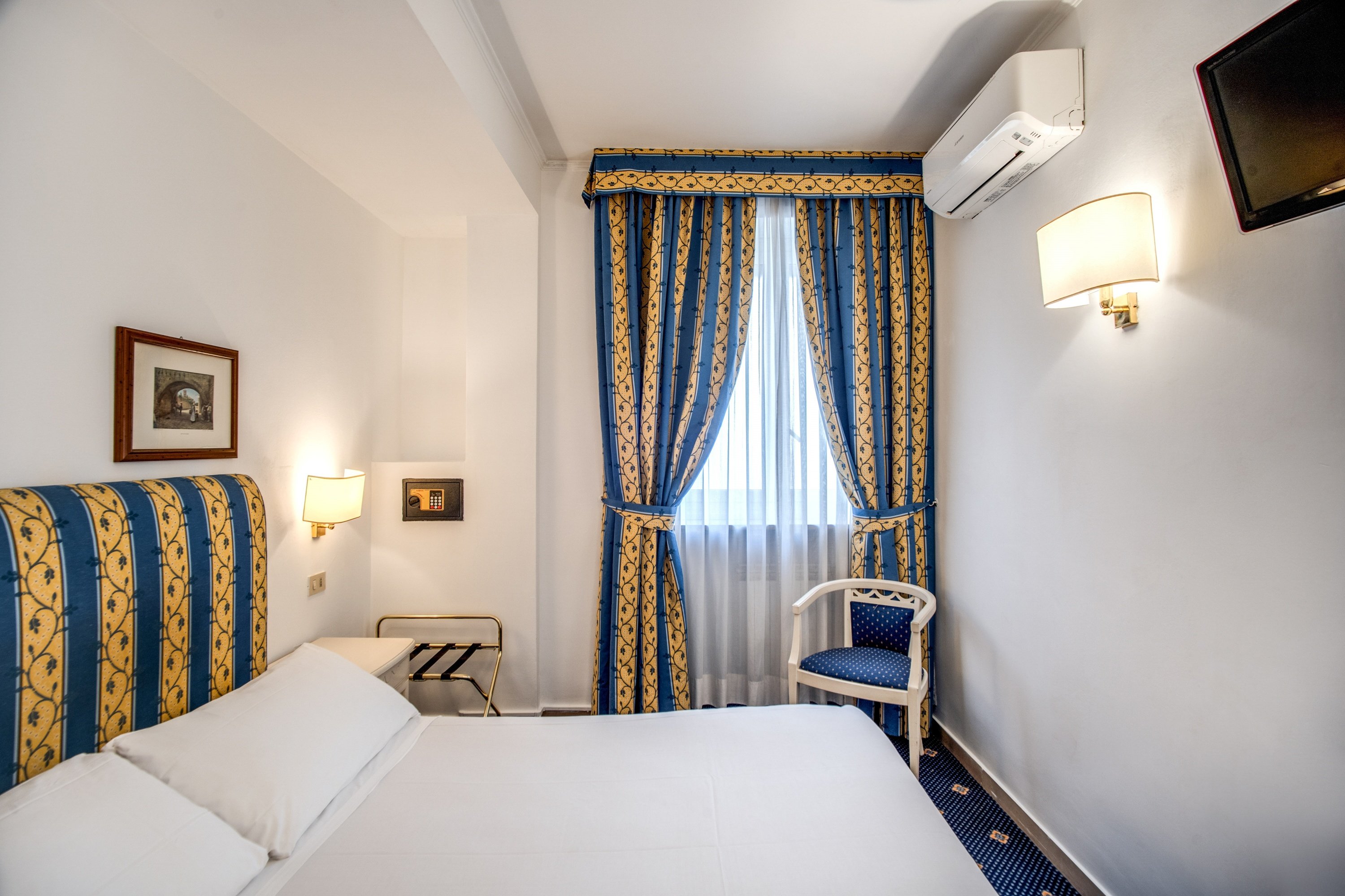 Napoleon Hotel 37/64
