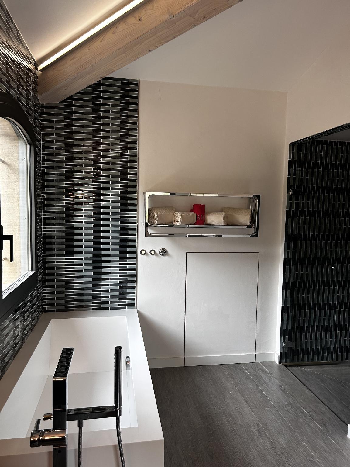 Master, Deluxe, Suite, King Bed, Garden View, Bathtub