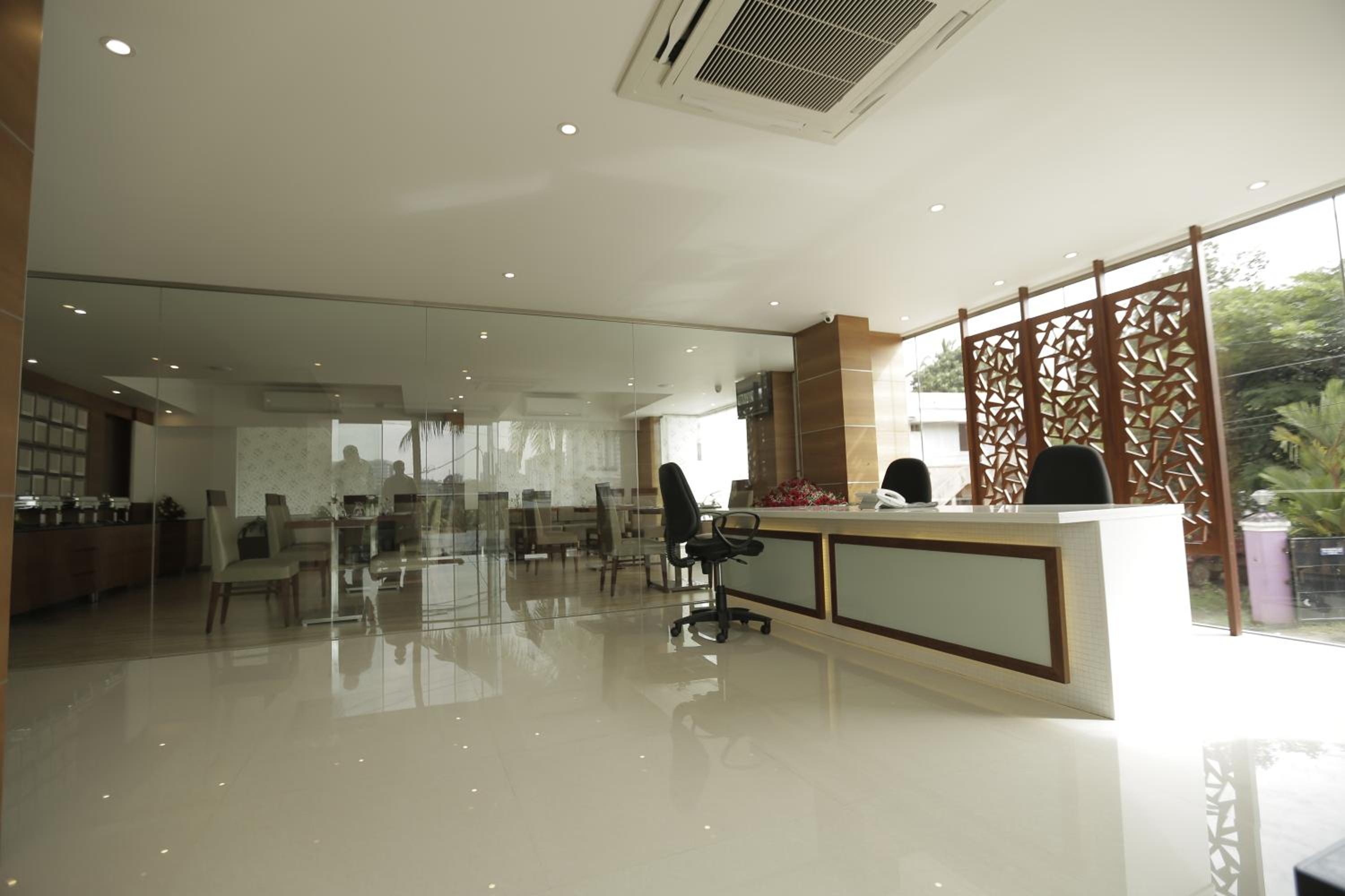 Oyo Premium Kakkanad Civil Station 5/54