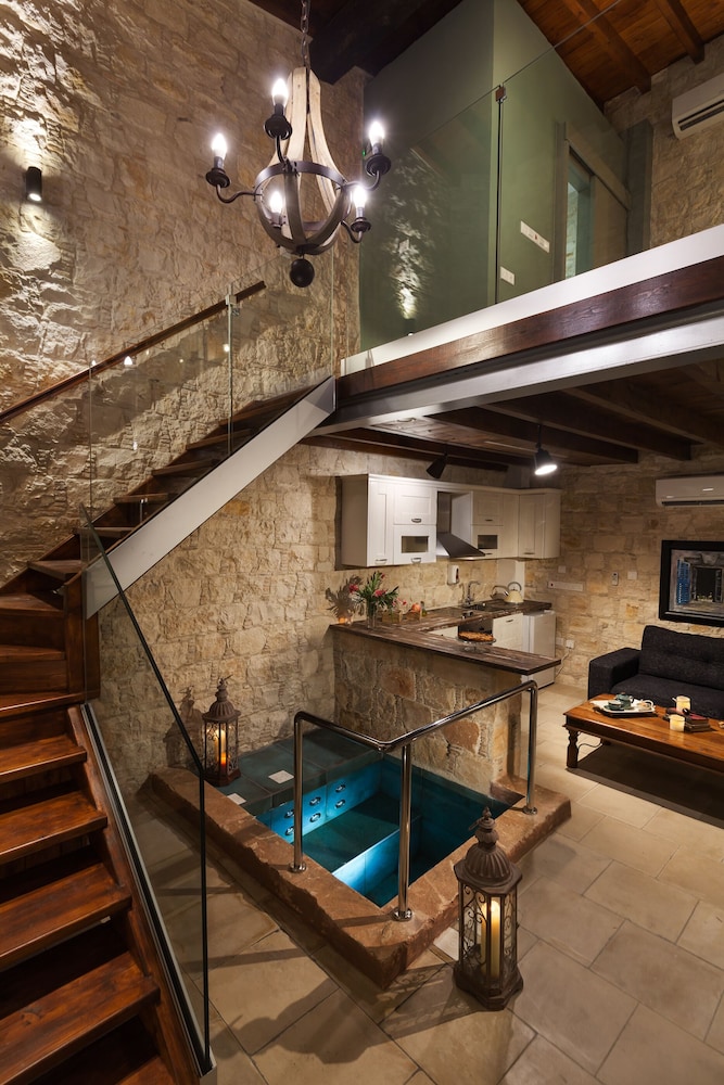 OINOESSA TRADITIONAL BOUTIQUE HOUSES 24/50