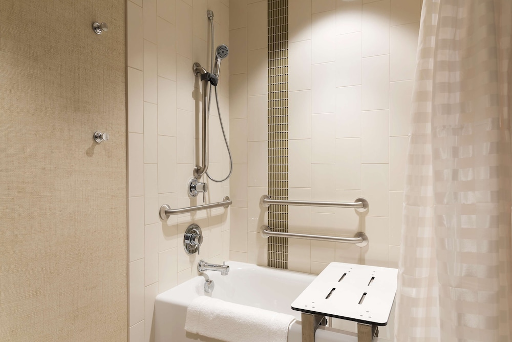 Hyatt Place Ann Arbor 14/53