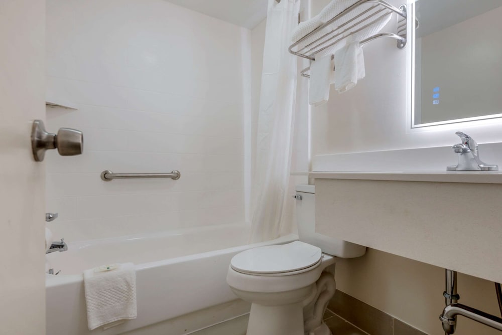 Quality Inn & Suites New Hartford - Utica 40/43