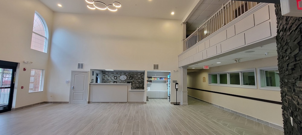 Comfort Suites Elgin Northwest 8/48