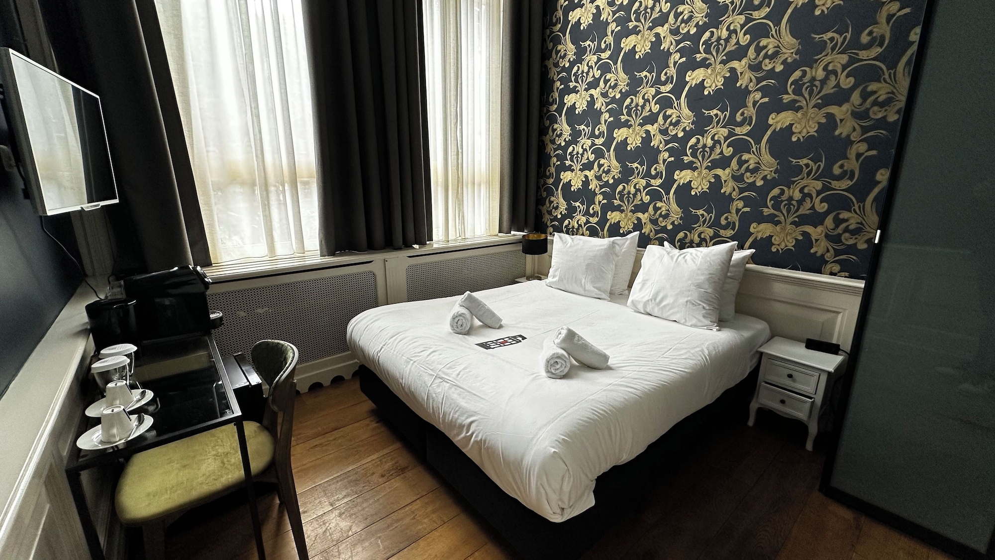 DELUXE, STREET VIEW