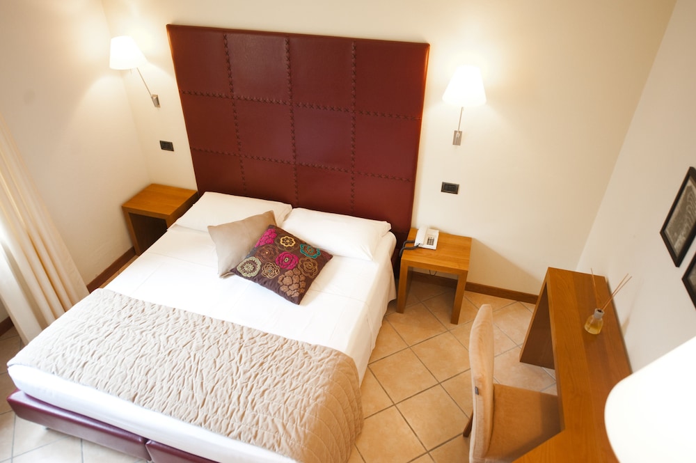 Hotel Meridiana 12/76