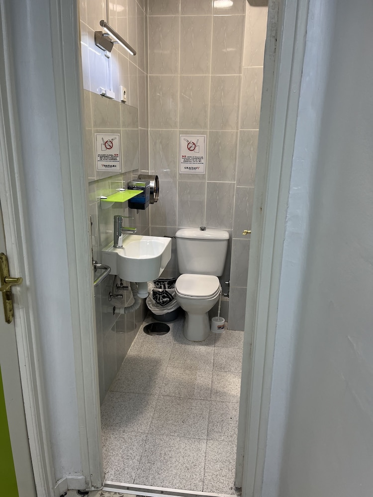 Hostel Almansa 49/50