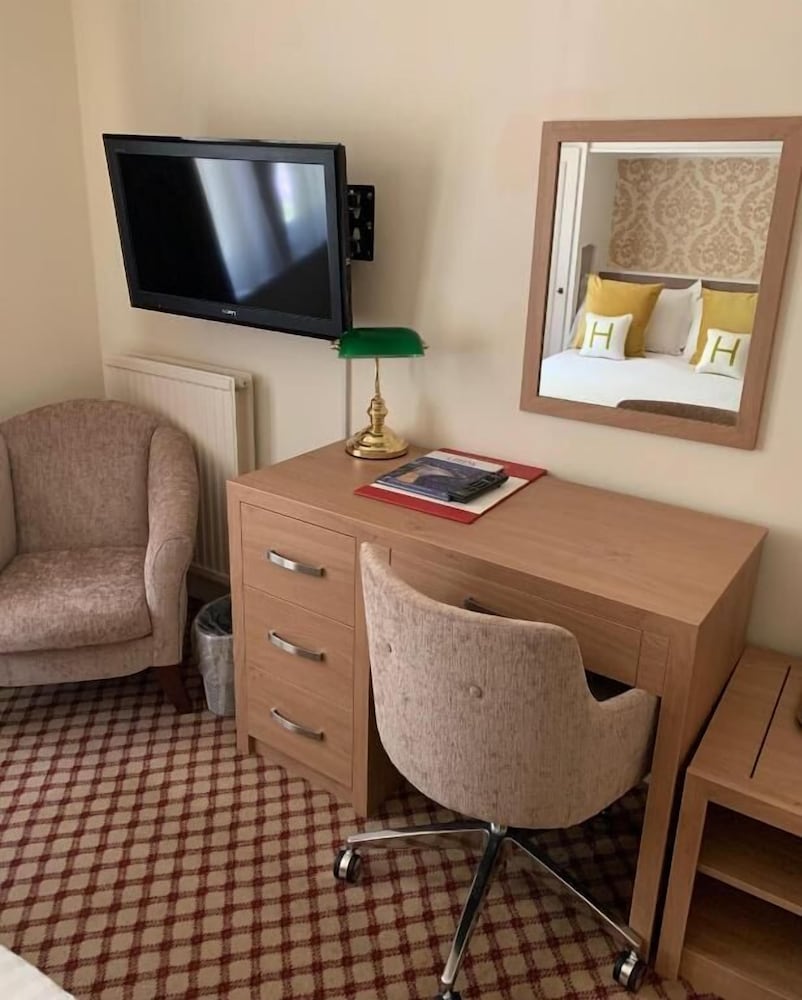 Haley s Hotel 59/65