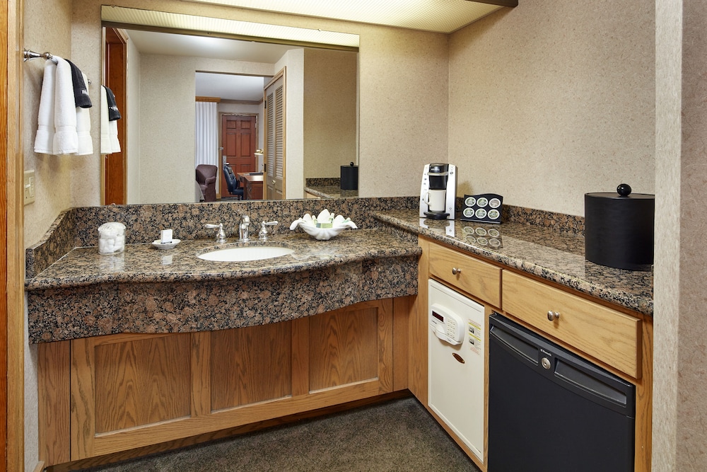 Cavalier Oceanfront Resort 66/67
