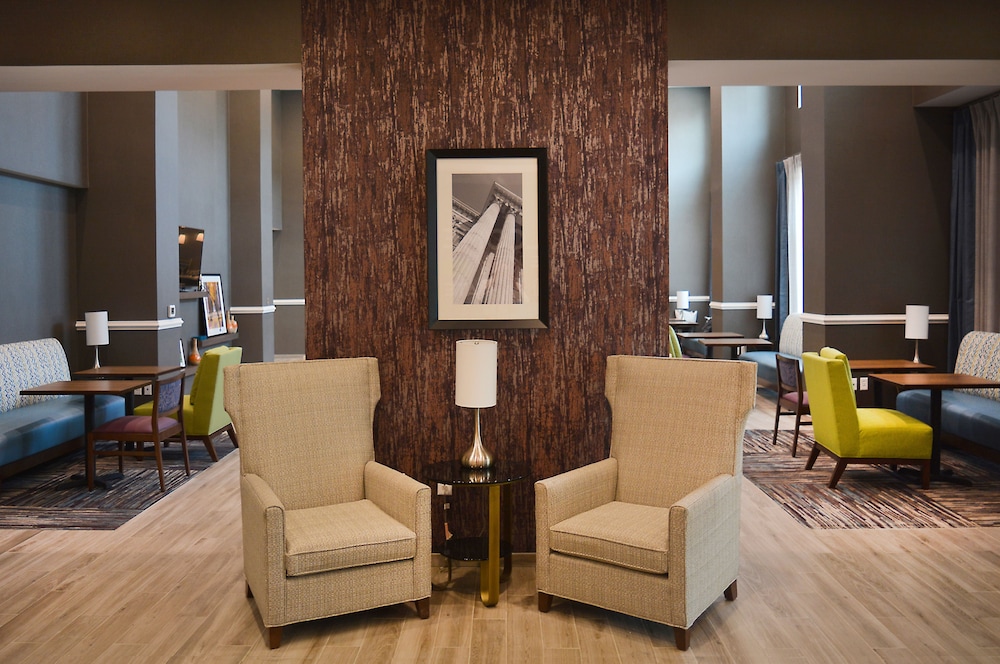 Hampton Inn & Suites Philadelphia/Media 33/47