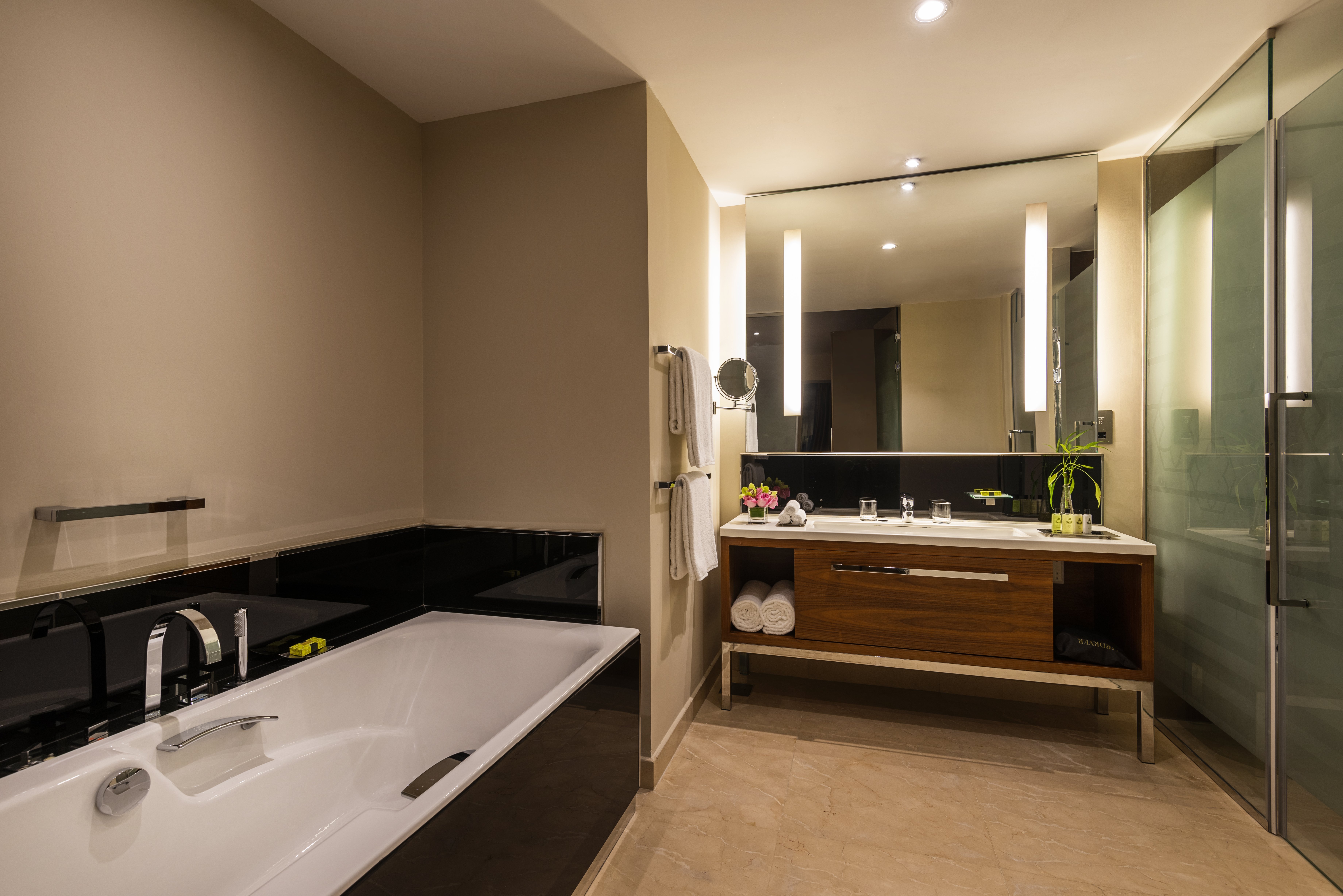 INTERCONTINENTAL DOHA THE CITY 49/50