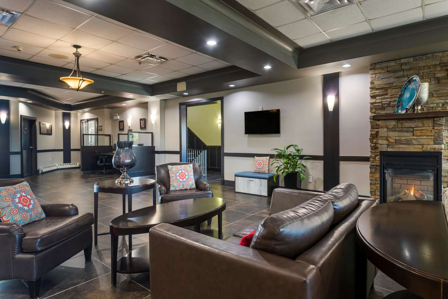 Best Western Plus Chocolate Lake Hotel 39/80