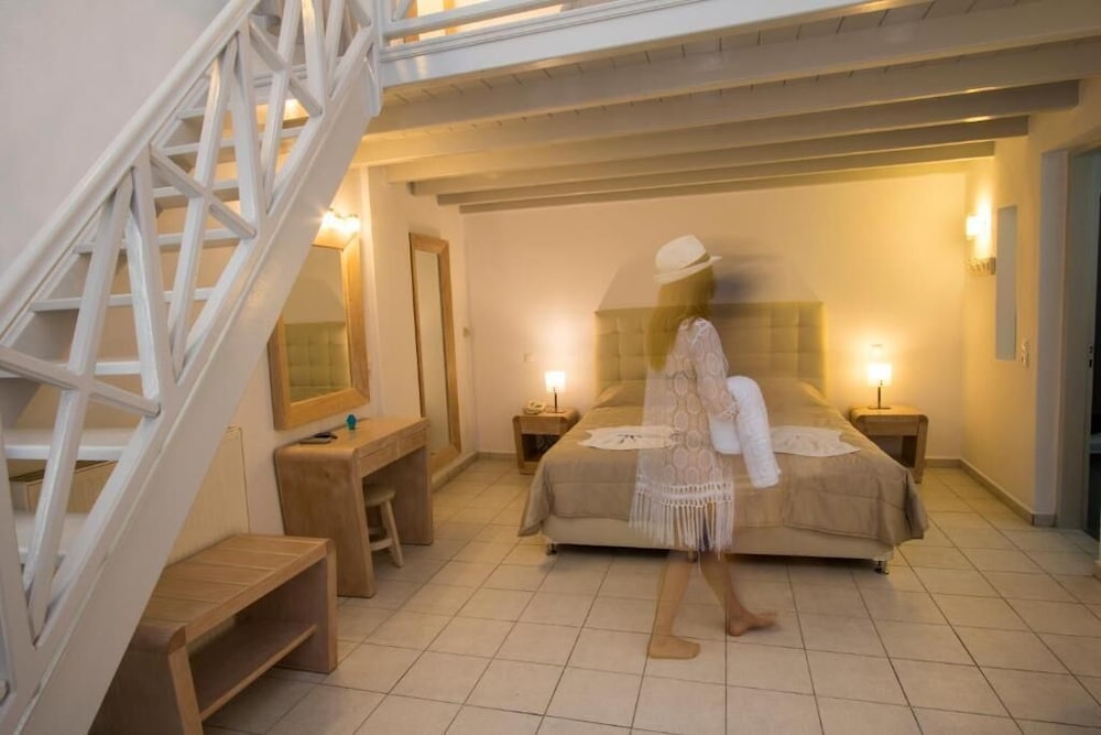 Maisonette, Apartment, Queen and Twin Beds، Erato Apartments Santorini 9/10